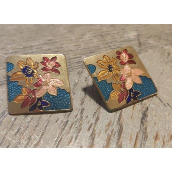 Vintage Metal Flower Floral Gold Diamond Shape Pierced Earrings Painted - Picture 2 of 4
